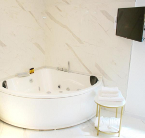 Seven Luxury Suites